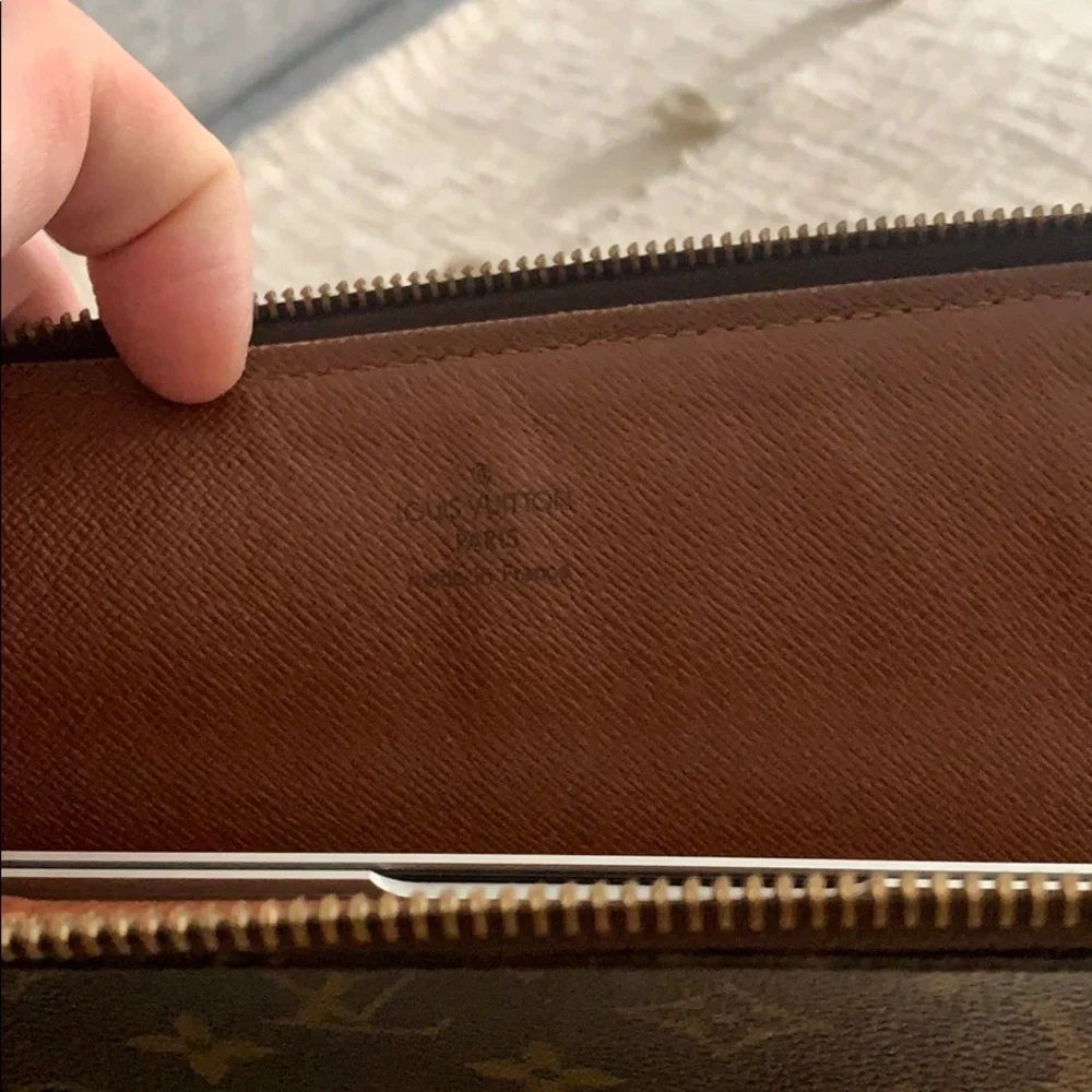 Louis Vuitton Poche Documents Portfolio